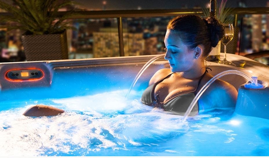 Wellis Hercules model, 5 seat lounger hot tub.