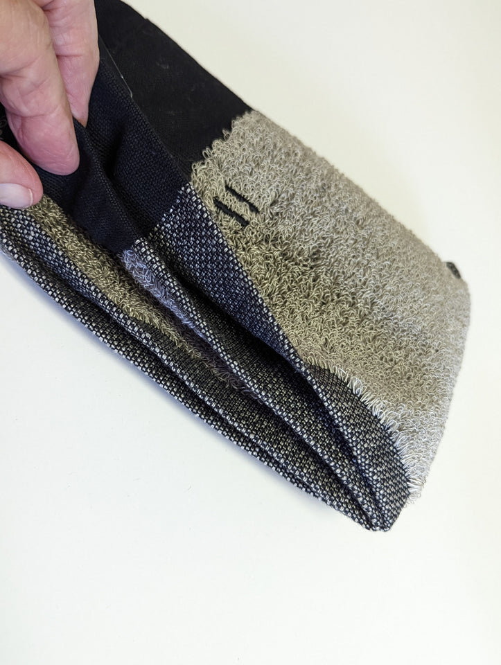Linen back scrubber