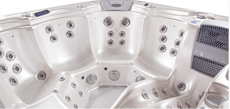 Wellis Taurus model, 6 seat lounger hot tub