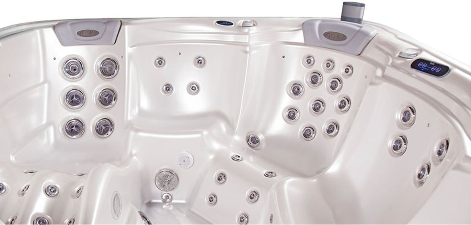Wellis Taurus model, 6 seat lounger hot tub