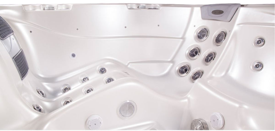 Wellis Taurus model, 6 seat lounger hot tub